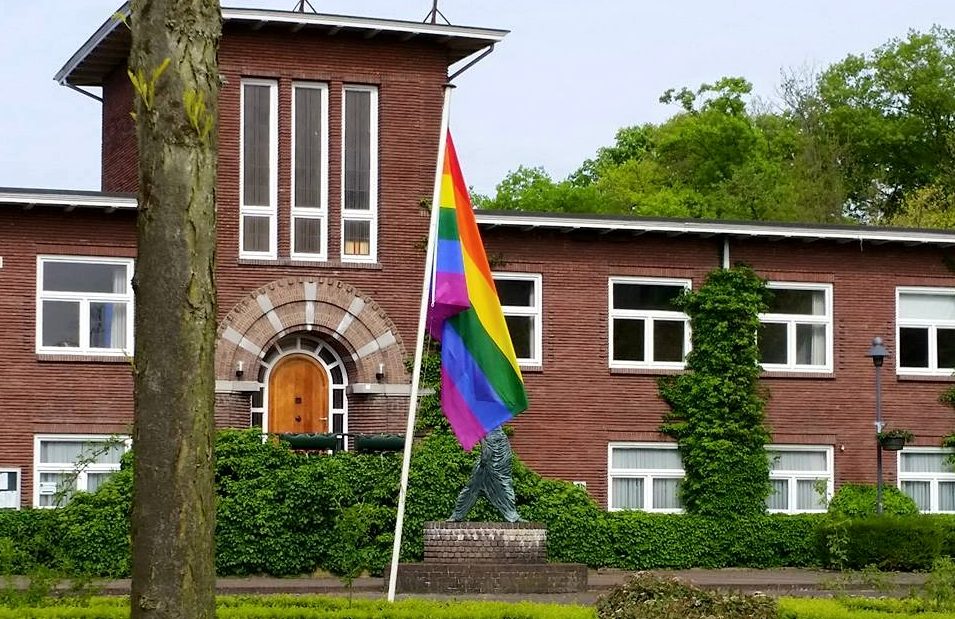 De gemeente Beerse hangt de regenboogvlag uit, lokaal regenboogbeleid, LGBT beleid
